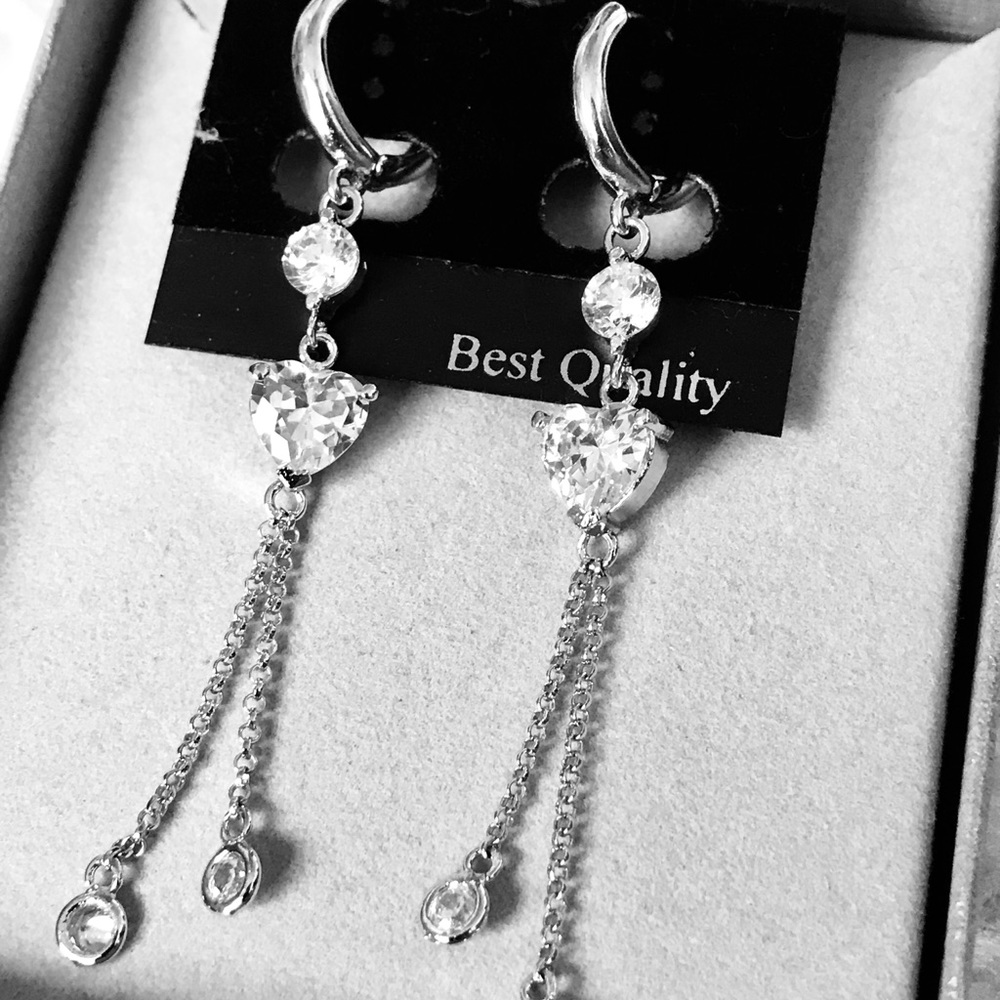 Silver earring W Rhinestone